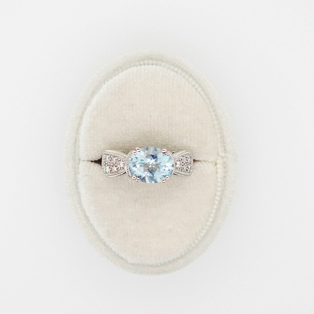 Bow Ring with Aquamarine and Diamond