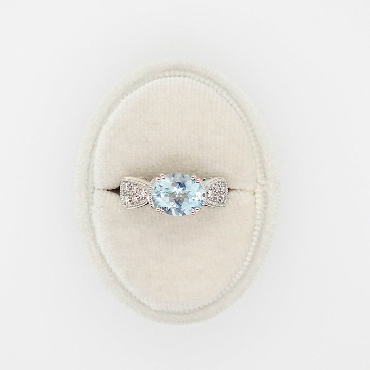 Bow Ring with Aquamarine and Diamond