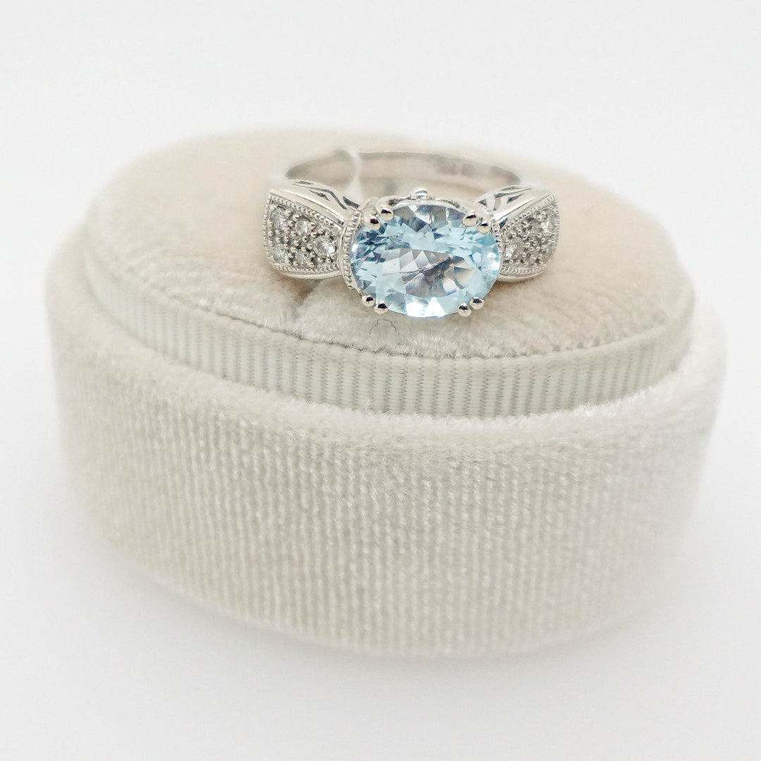 Bow Ring with Aquamarine and Diamond