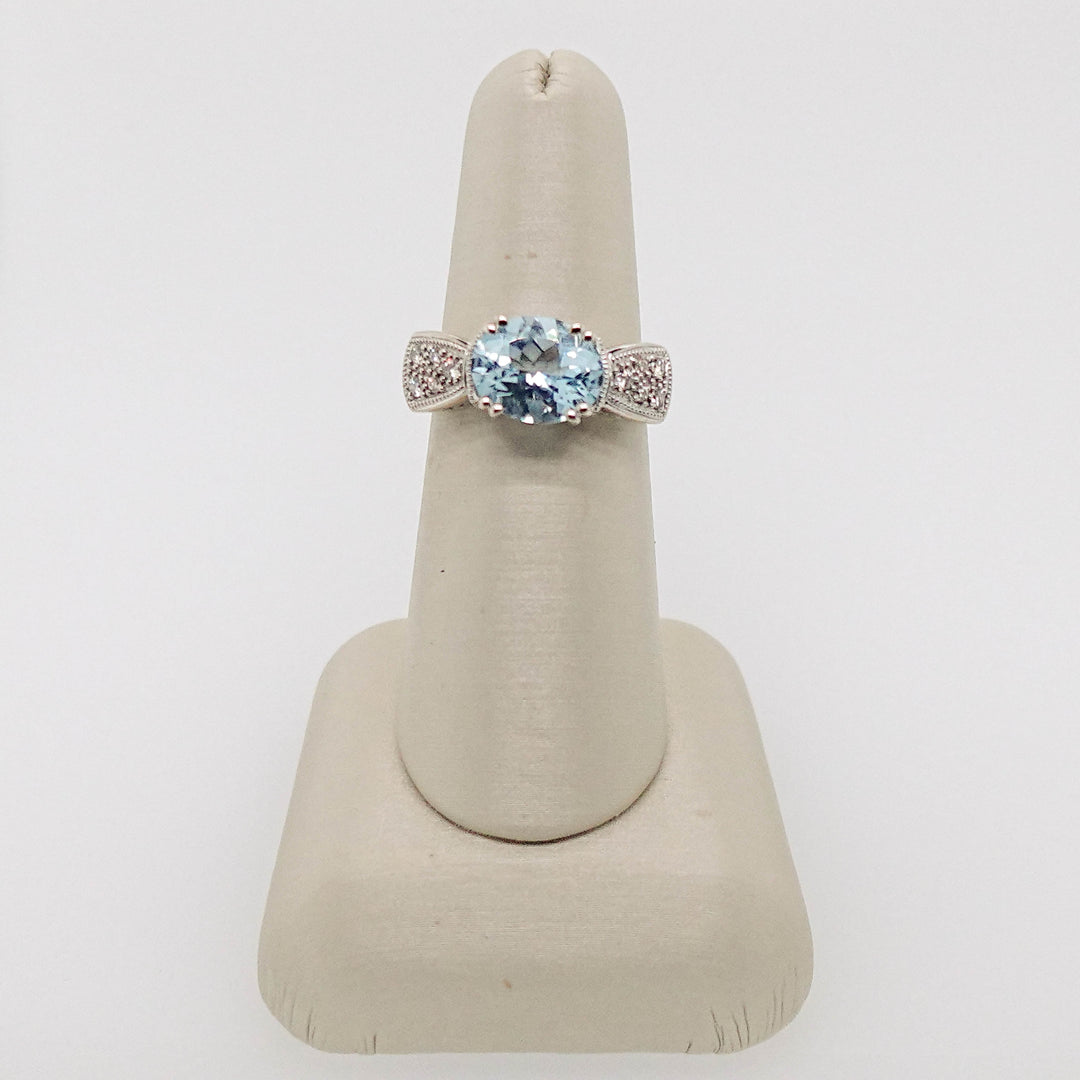 Bow Ring with Aquamarine and Diamond