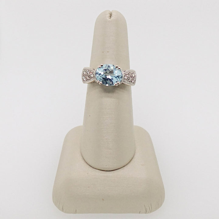 Bow Ring with Aquamarine and Diamond